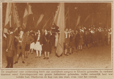 873587 Afbeelding van de fakkeloptocht gehouden door de Jeugdbond voor Onthouding (J.V.O.), tijdens het jaarlijks ...